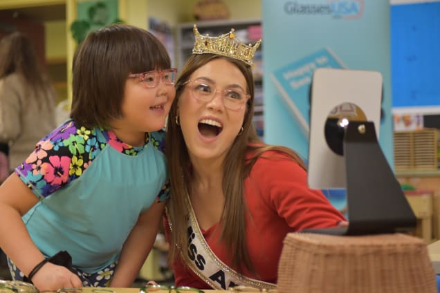 GlassesUSA.com teams up with The Miss America Organization, Emma Broyles to give free
                        eyeglasses to kids in Alaska