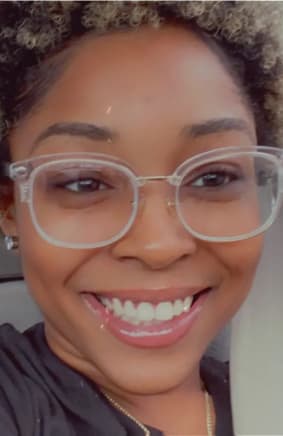 woman wearing clear frame glasses 2023