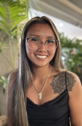 woman wearing glasses 2023
