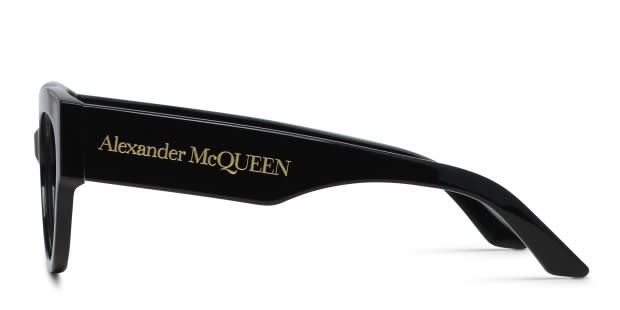 アレキサンダーマックイーン メガネ フレーム AM0435O-002 The Alexander McQueen AM0435O is a bold cat-eye frame that