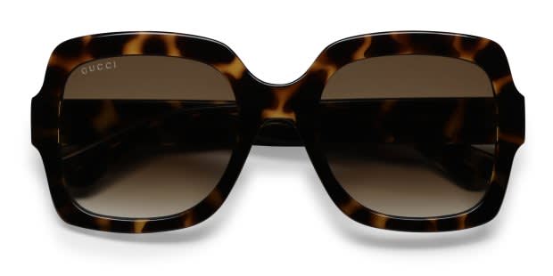 The Gucci GG1337S is a classically oversized sunglasses frame that