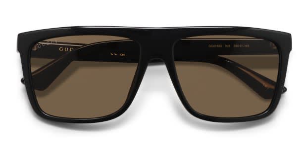 The Gucci GG0748S is a full-rim sunglasses frame with easy wear