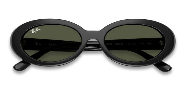 Ray-Ban RB2223 black frame with green lenses. Lenses provide 