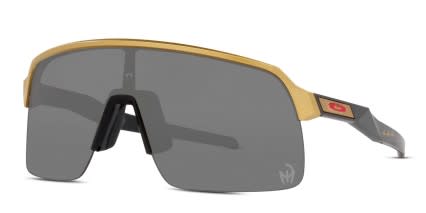 Oakley OO9463 Sutro Lite Patrick Mahomes II Collection Prizm Gold glasses - Gold - Angle View
