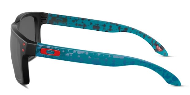 Oakley OO9102 Holbrook black frame with PRIZM black lenses. Lenses