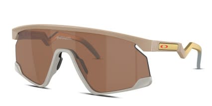 Oakley OO9280 BXTR Patrick Mahomes II Collection Prizm Beige, White glasses - Beige / White - Angle View