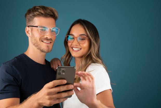 can you wear blue light glasses all day