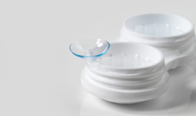 how to clean contact case