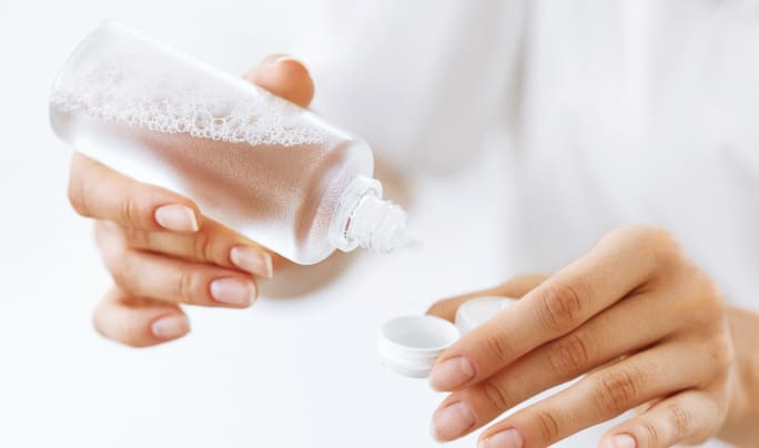 how to clean contact lens